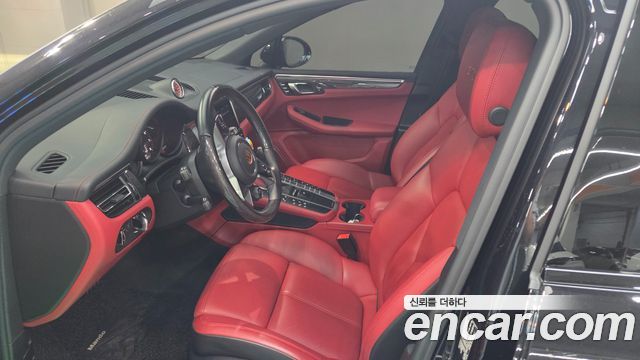 Porsche Macan 2021 — photo 13