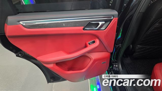Porsche Macan 2021 — photo 14