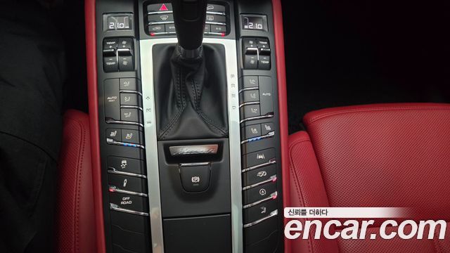 Porsche Macan 2021 — photo 19