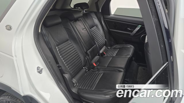 Land Rover Discovery Sport 2021 — photo 17