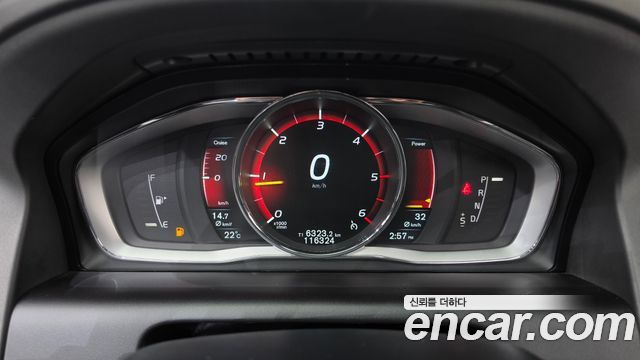 Volvo XC60 2016 — photo 8