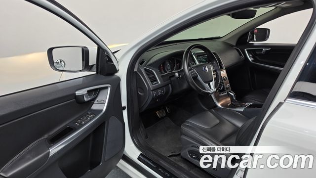 Volvo XC60 2016 — photo 10