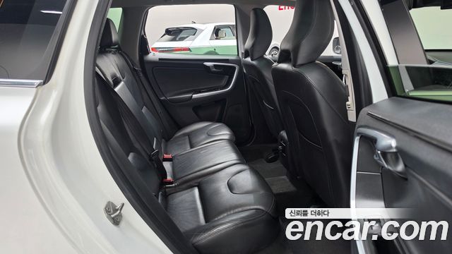 Volvo XC60 2016 — photo 12