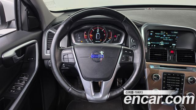 Volvo XC60 2016 — photo 13