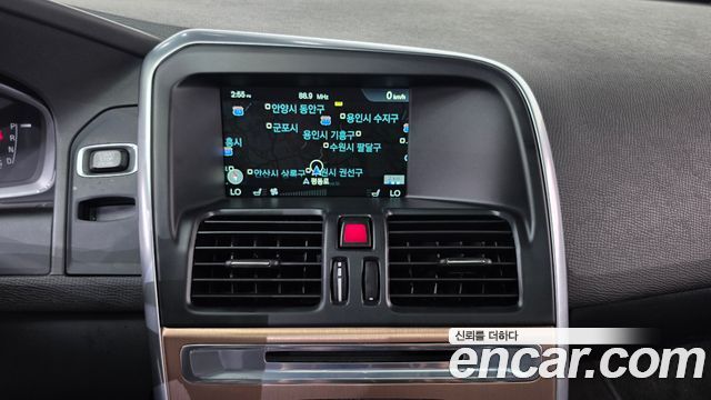 Volvo XC60 2016 — photo 14