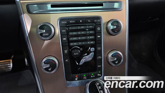 Volvo XC60 2016 — photo 19