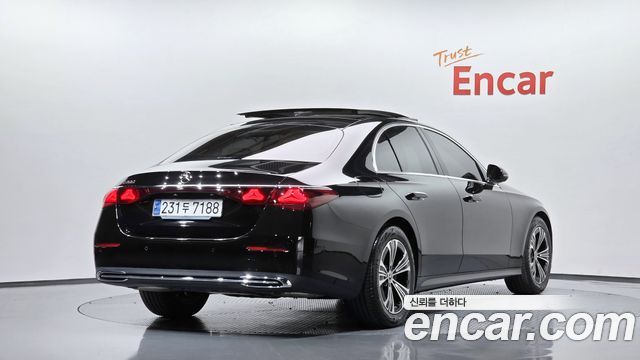 Mercedes-Benz E-Class 2024 — photo 2
