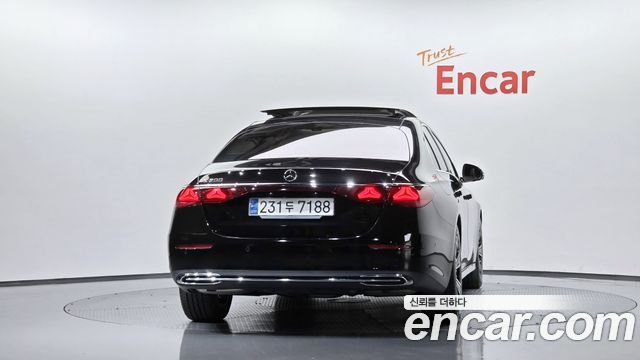 Mercedes-Benz E-Class 2024 — photo 4