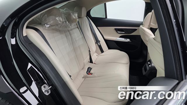 Mercedes-Benz E-Class 2024 — photo 15