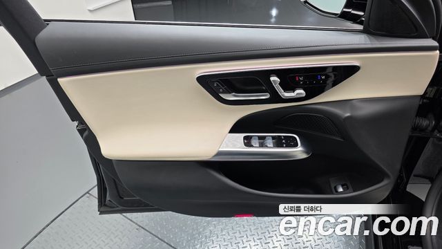 Mercedes-Benz E-Class 2024 — photo 12