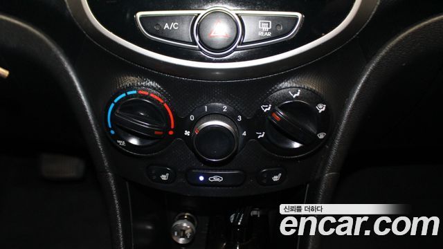 Hyundai Accent 2015 — photo 12