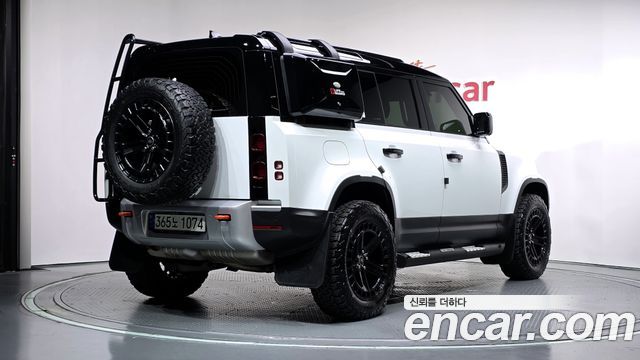 Land Rover Defender 2022 — photo 2