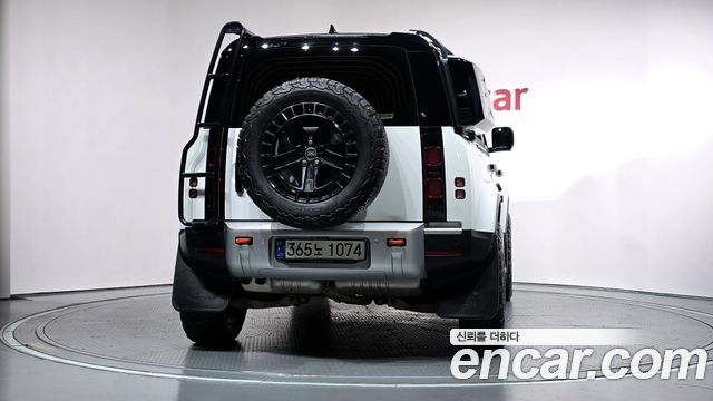 Land Rover Defender 2022 — photo 4
