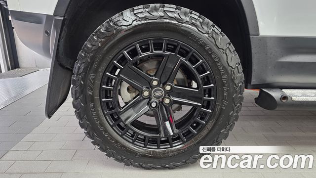 Land Rover Defender 2022 — photo 5