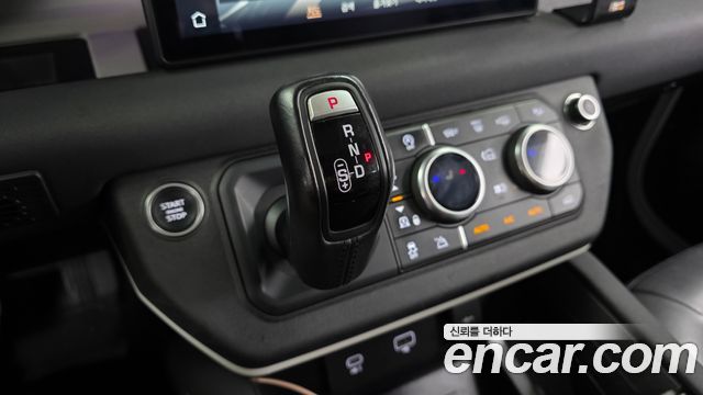 Land Rover Defender 2022 — photo 12