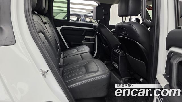 Land Rover Defender 2022 — photo 17
