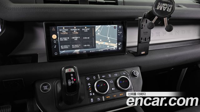 Land Rover Defender 2022 — photo 19
