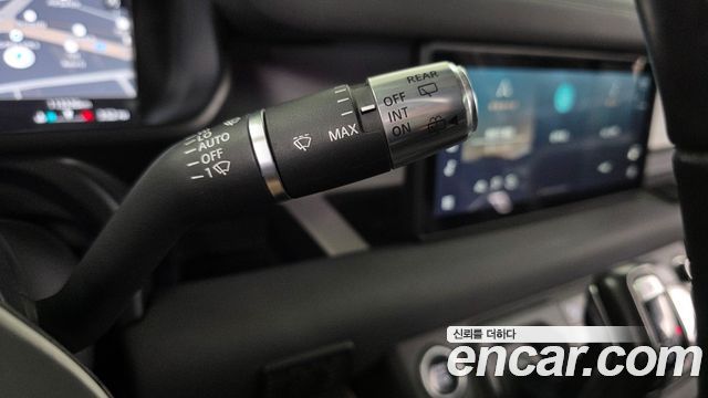 Land Rover Defender 2022 — photo 24