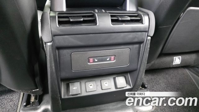 Land Rover Defender 2022 — photo 25