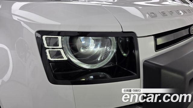 Land Rover Defender 2022 — photo 8