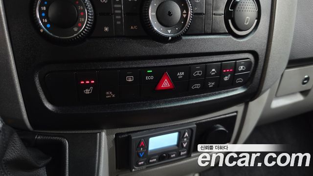Mercedes-Benz Sprinter 2017 — photo 28