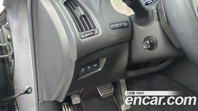 Infiniti Q50 2018 — photo 25