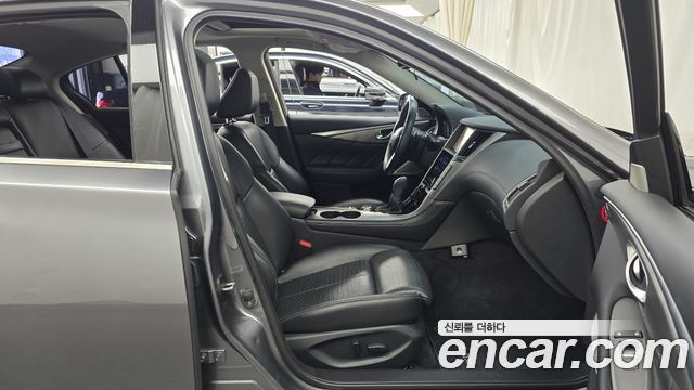 Infiniti Q50 2018 — photo 16