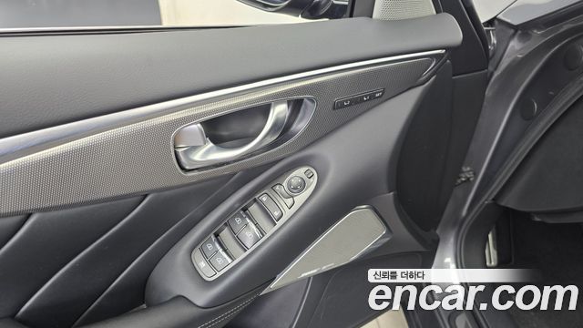 Infiniti Q50 2018 — photo 27