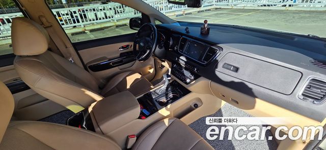 Kia Canival 2017 — photo 10