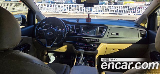 Kia Canival 2017 — photo 11