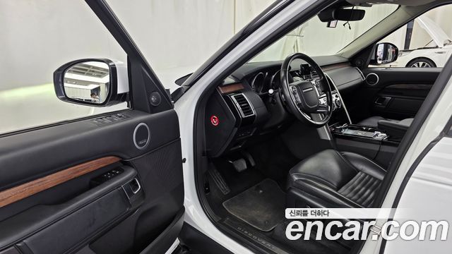 Land Rover Discovery 2017 — photo 10