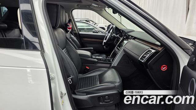Land Rover Discovery 2017 — photo 11