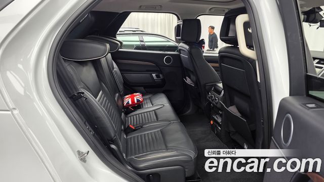 Land Rover Discovery 2017 — photo 12