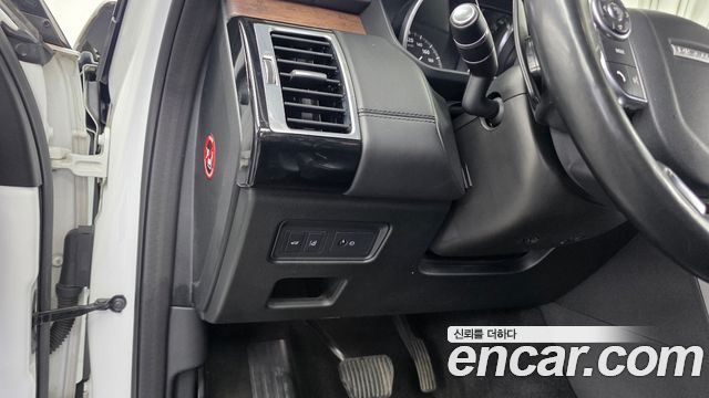 Land Rover Discovery 2017 — photo 16