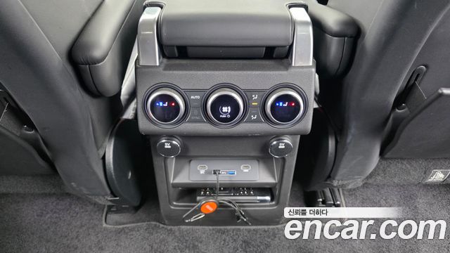 Land Rover Discovery 2017 — photo 18