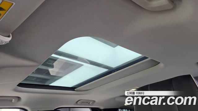 Land Rover Discovery 2017 — photo 19