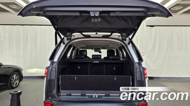 Land Rover Discovery 2017 — photo 20