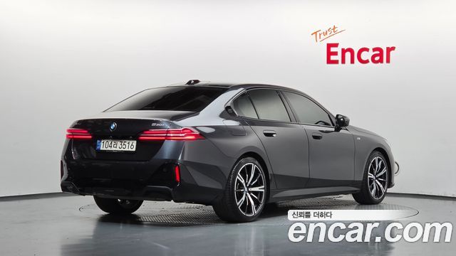 BMW 5-Series 2024 — photo 2