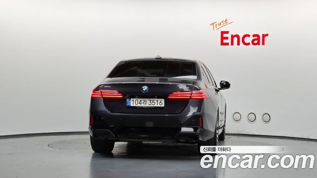 BMW 5-Series 2024 — photo 4