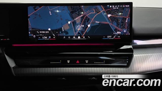 BMW 5-Series 2024 — photo 18