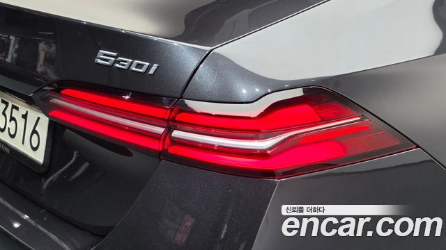 BMW 5-Series 2024 — photo 9
