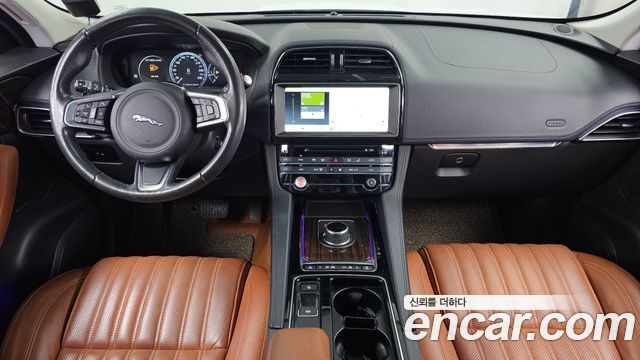 Jaguar F-PACE 2018 — photo 10