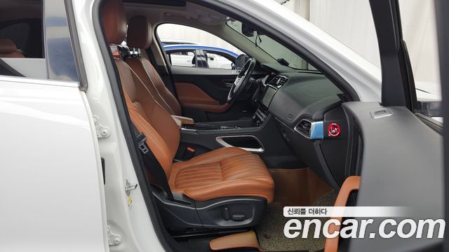 Jaguar F-PACE 2018 — photo 17