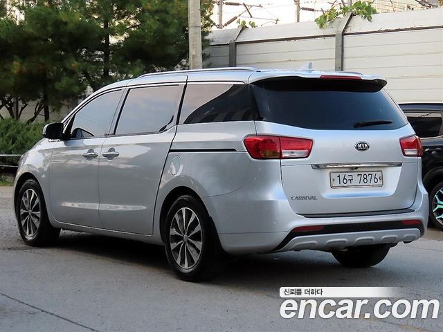 Kia Canival 2016 — photo 3