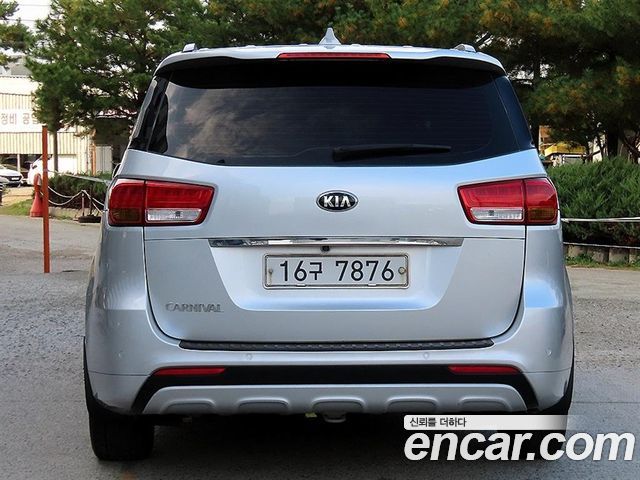 Kia Canival 2016 — photo 4