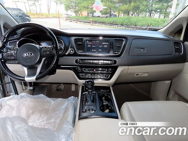 Kia Canival 2016 — photo 8