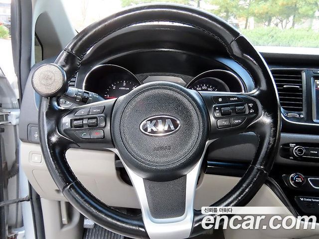 Kia Canival 2016 — photo 9