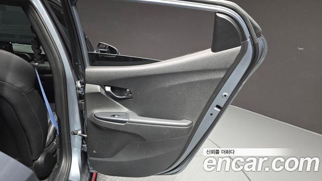 Hyundai Veloster 2019 — photo 15