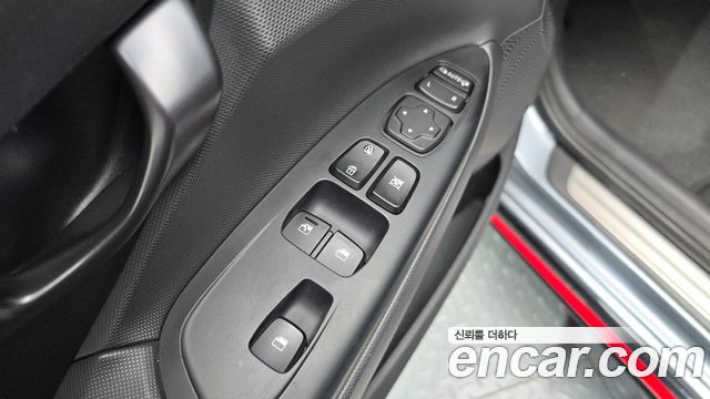 Hyundai Veloster 2019 — photo 28