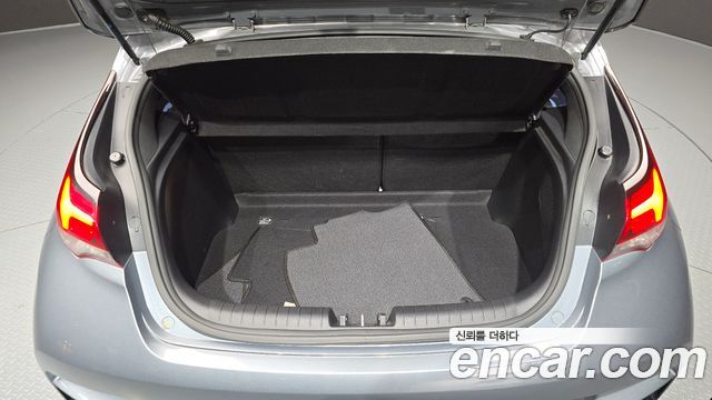 Hyundai Veloster 2019 — photo 33